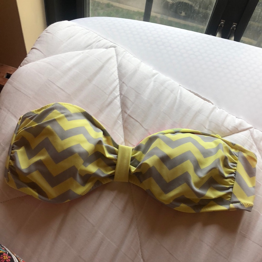 Chevron bandeau bikini top